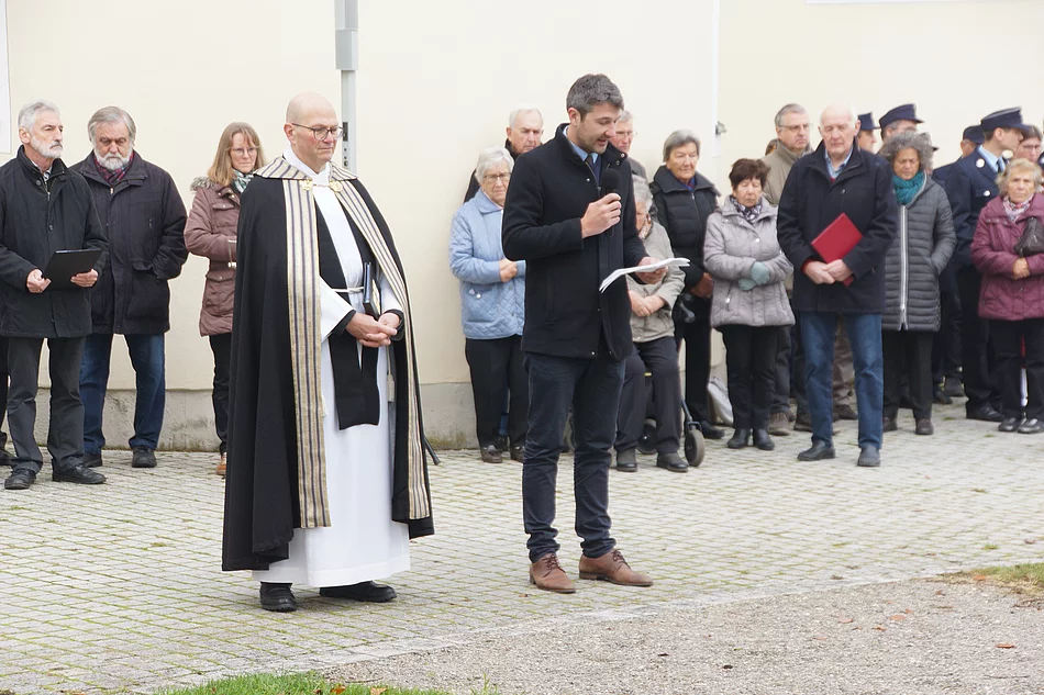 Bürgermeister Dr. Sebastian Sparwasser bei der Ansprache zum Volkstrauertag 2022
