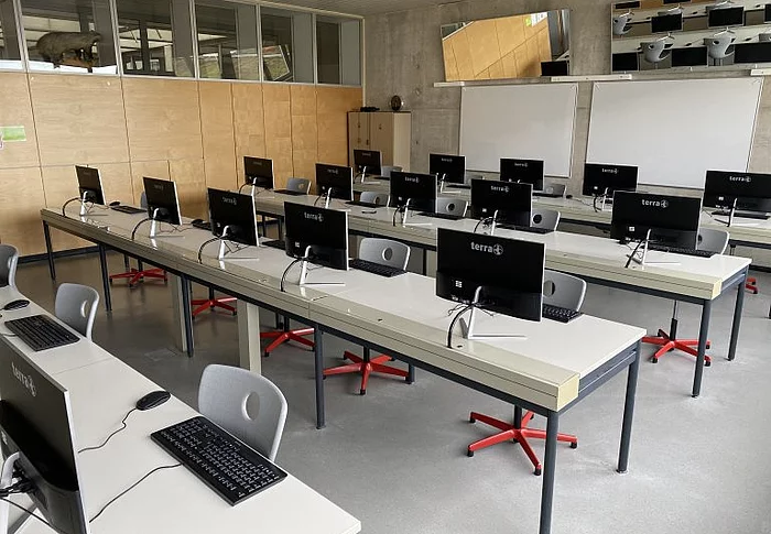 Klassenzimmer in der Hermann-Köhl-Schule