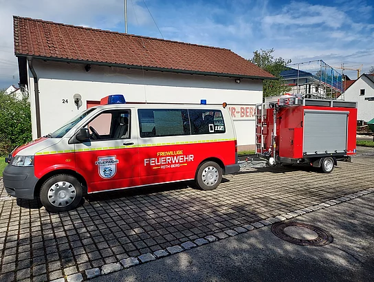 Feuerwehrauto mit Anhänger